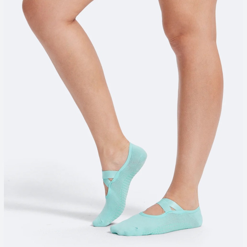 NWT Better Me Pilates Grip Socks‎ in subtle mint